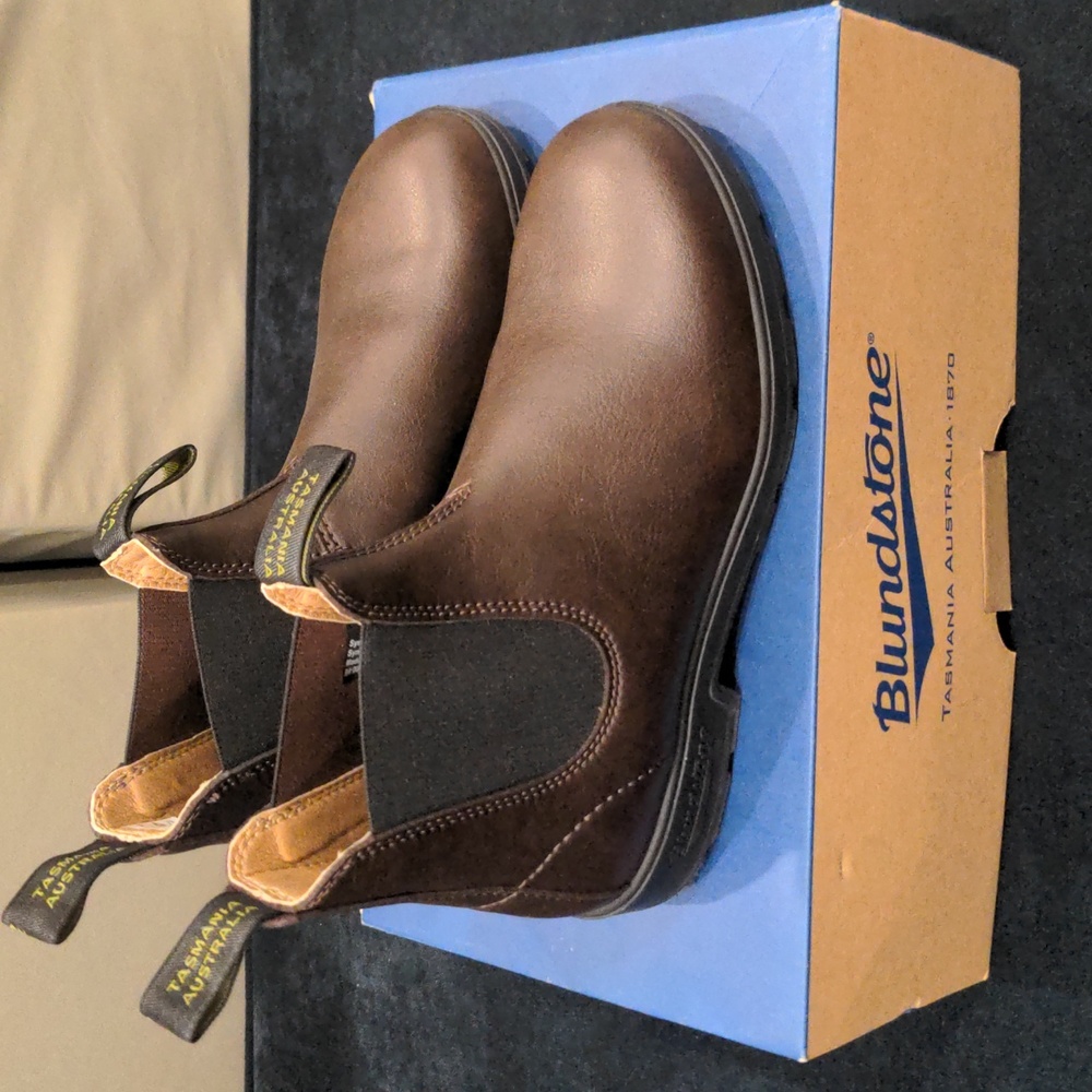 2116 Blundstone womens 9.5 Elastic Sided Vegan Boots - Brown